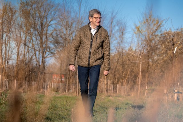 Wethouder Hub Meuwissen loopt in natuurgebied Kaefkesvonjere